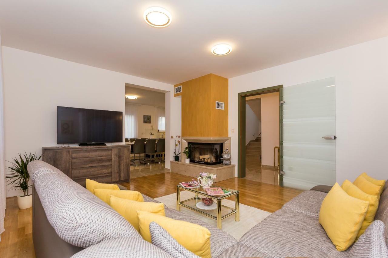 Villa Sweet Home Marija With Heated Pool Split Zewnętrze zdjęcie