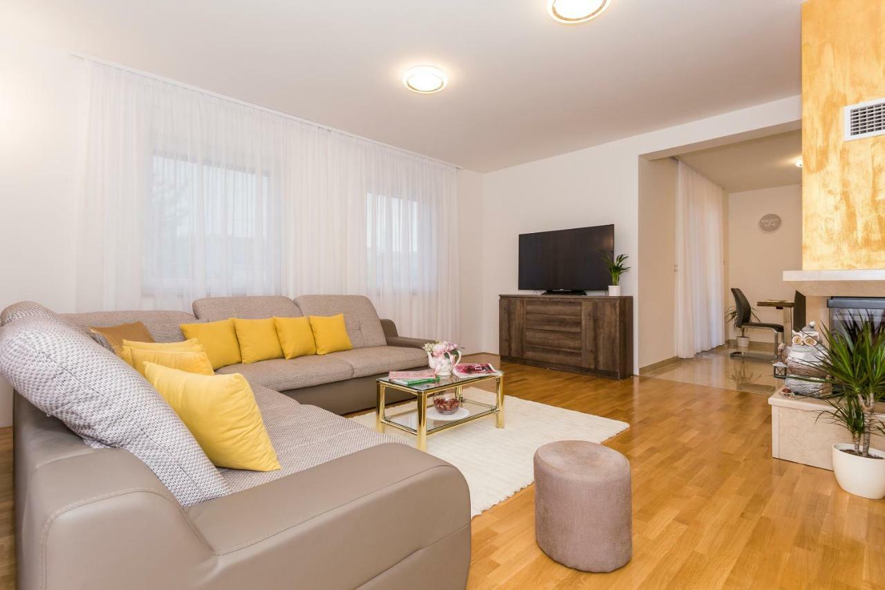 Villa Sweet Home Marija With Heated Pool Split Zewnętrze zdjęcie